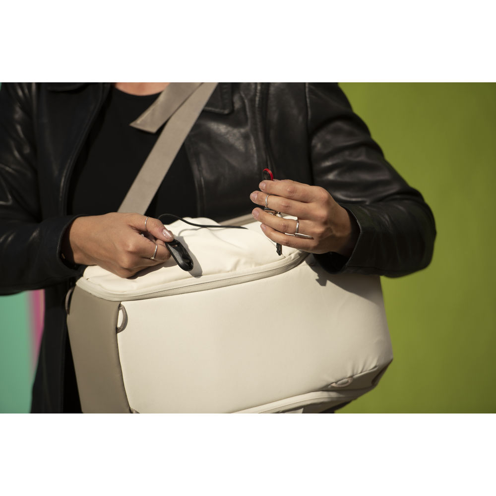 Peak Design Everyday Backpack Zip v2 15L Bone BEDBZ-15-BO-2 - 8